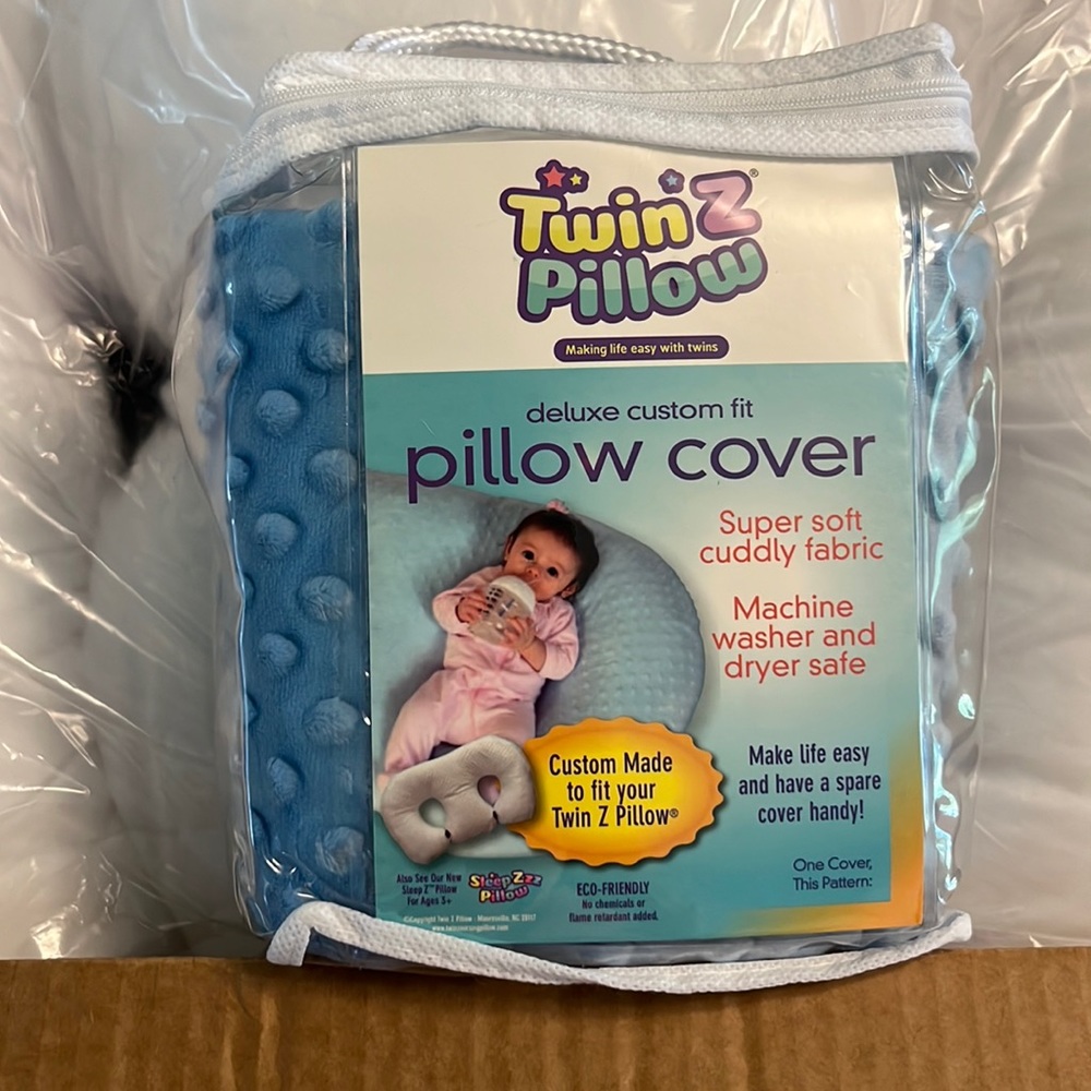 NIB/NWT Twin Z Pillow